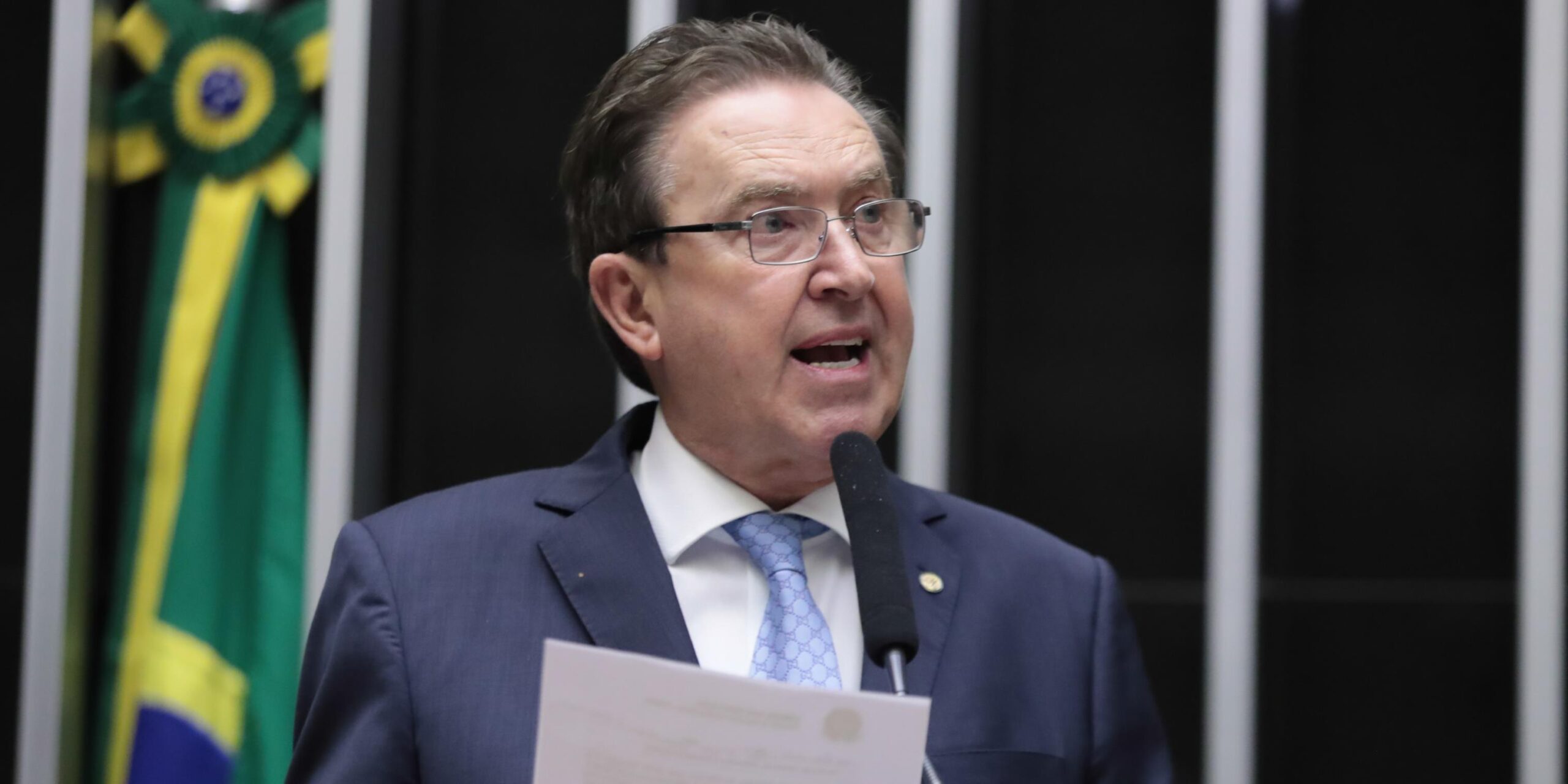 Deputado propõe equiparar propaganda de bets às de álcool e cigarro