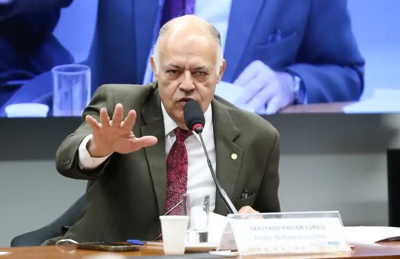 O deputado Pastor Eurico (PL-PE) é o autor da proposta