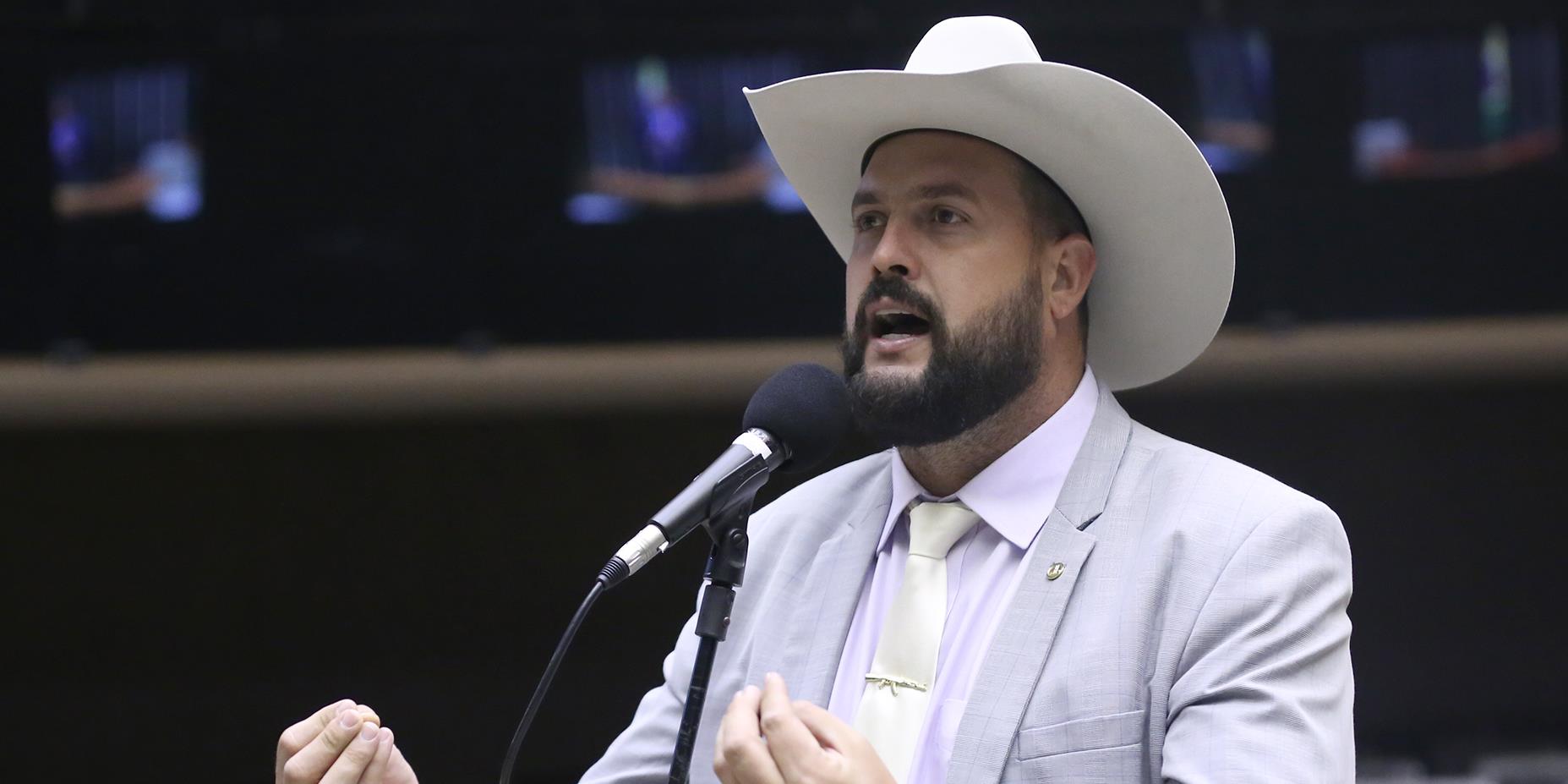 Deputado Zé Trovão propõe seguro por perda de renda em faculdades