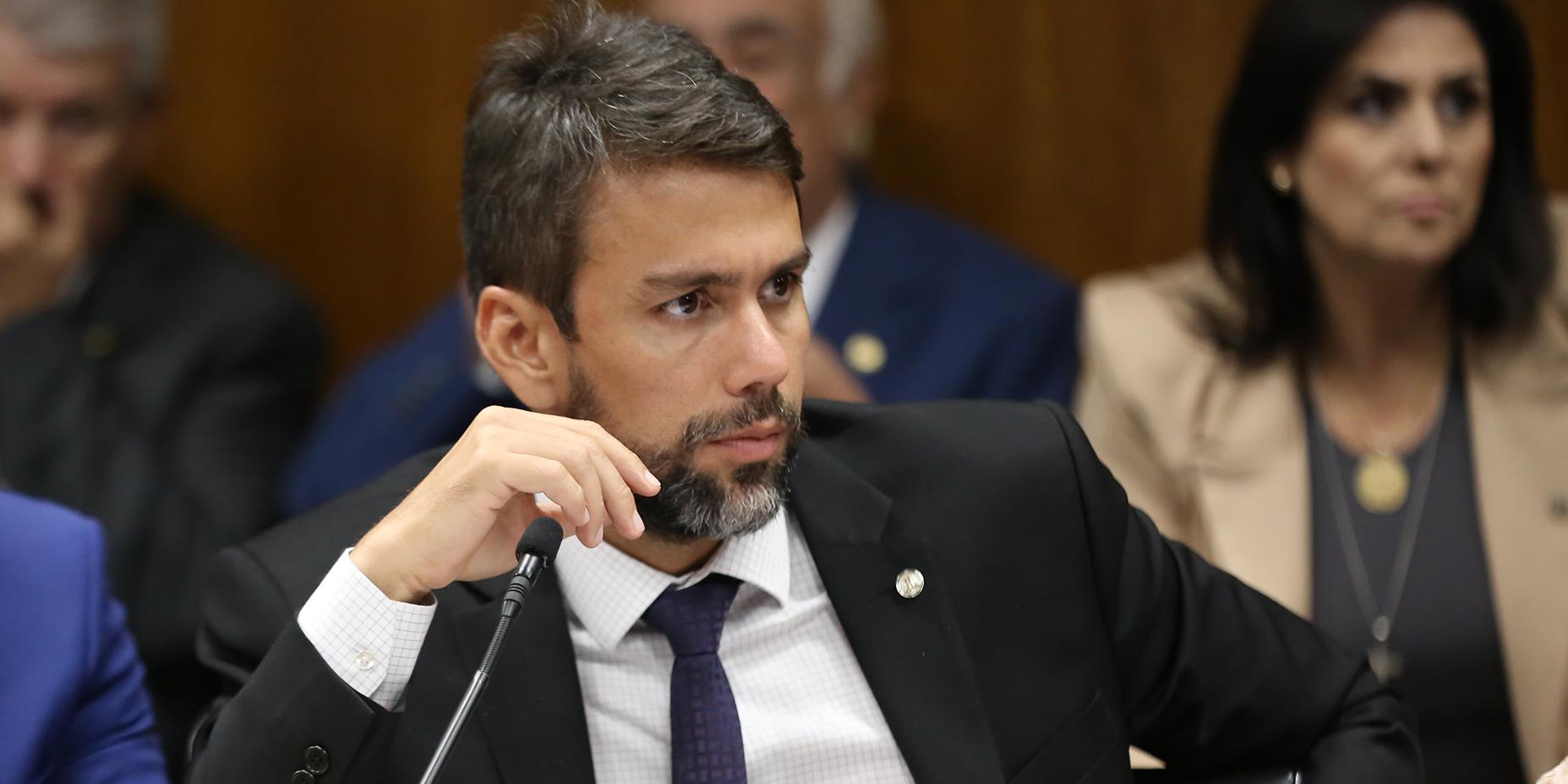 Em impasse sobre ministério, Pedro Lucas lança plano de conectividade