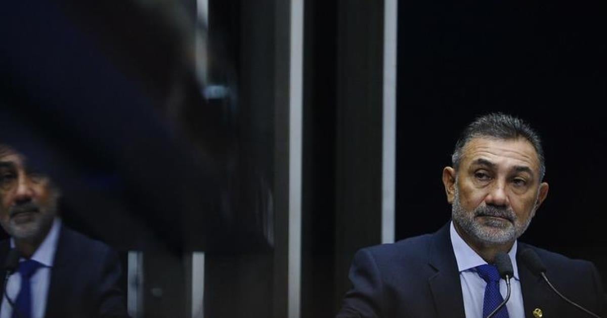 Ex-senador acusado de abusar da filha e de matar a ex deixa a prisão