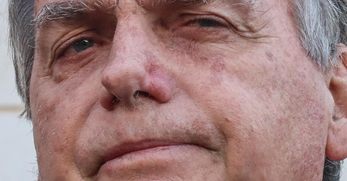 Fátima Bezerra cedeu helicóptero para transporte de Bolsonaro