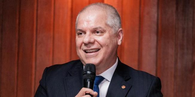 Fraude de R$ 6,3 bi: presidente do INSS é afastado em operação da PF