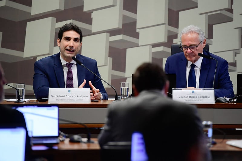Gabriel Galípolo e o presidente da CAE, Renan Calheiros