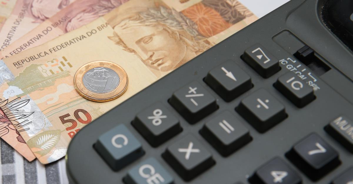 Governo anuncia reajuste retroativo a servidores federais em 2 de maio