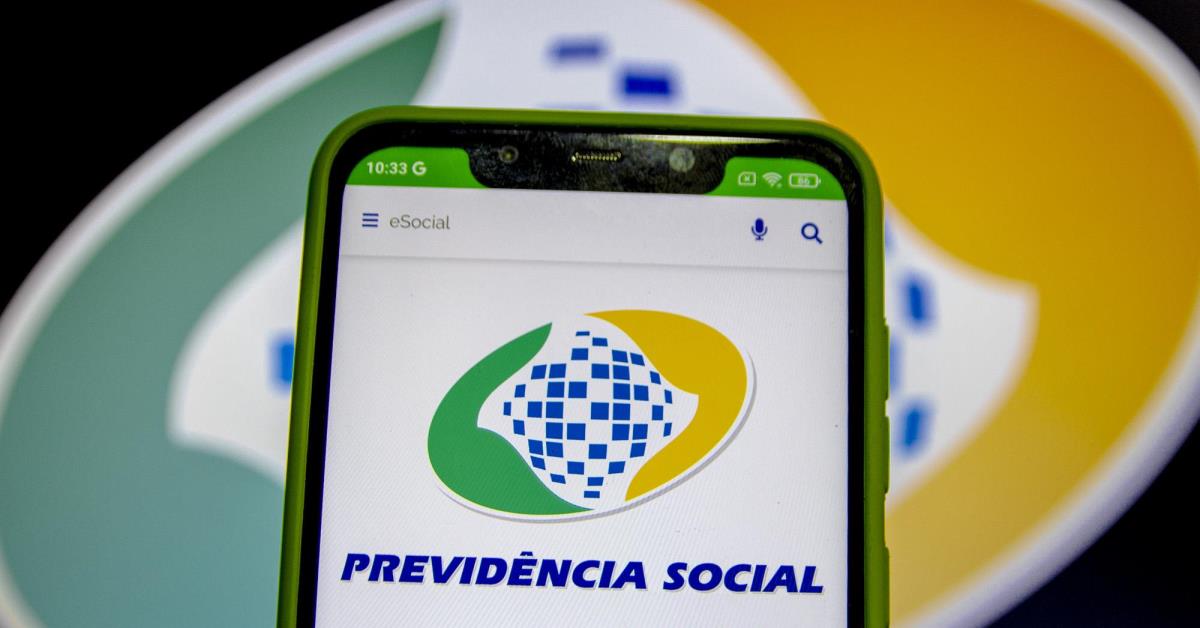 Governo começa pagamento de 13º salário para aposentados do INSS