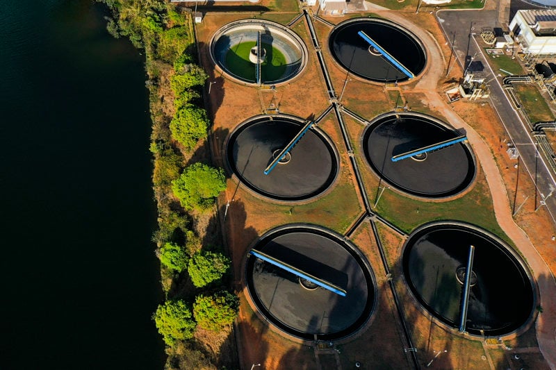 Acordo prevê ações integradas de acesso à água e ao tratamento de esgoto para assegurar direitos de crianças e adolescentes.