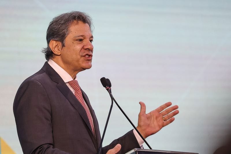 O ministro da Fazenda, Fernando Haddad, diz que proposta de imposto mínimo de 10% fica abaixo do que é cobrado em outros países: 