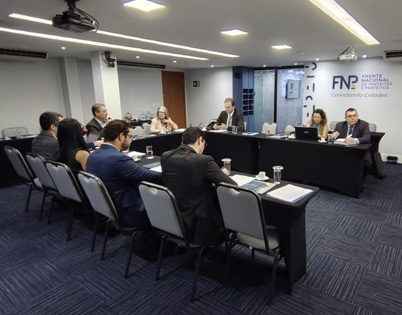 Reunião entre representantes da CNM e FNP em 17 de fevereiro