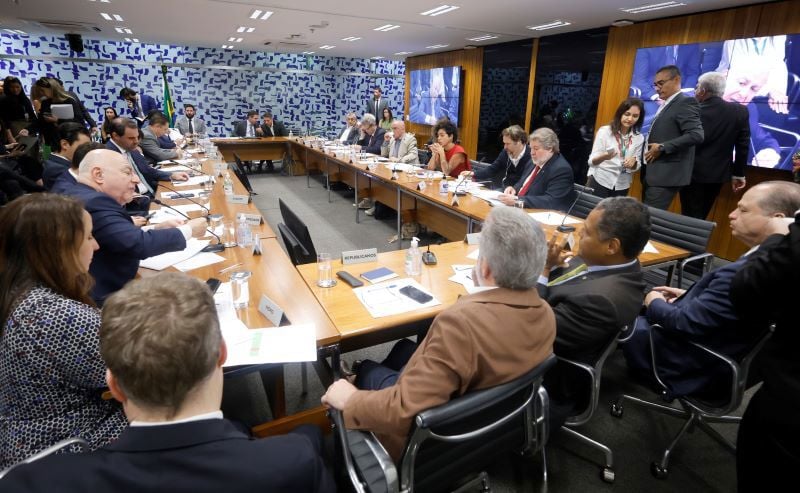 Reunião de líderes decidiu que o plenário não vai votar urgência para a anistia em abril.