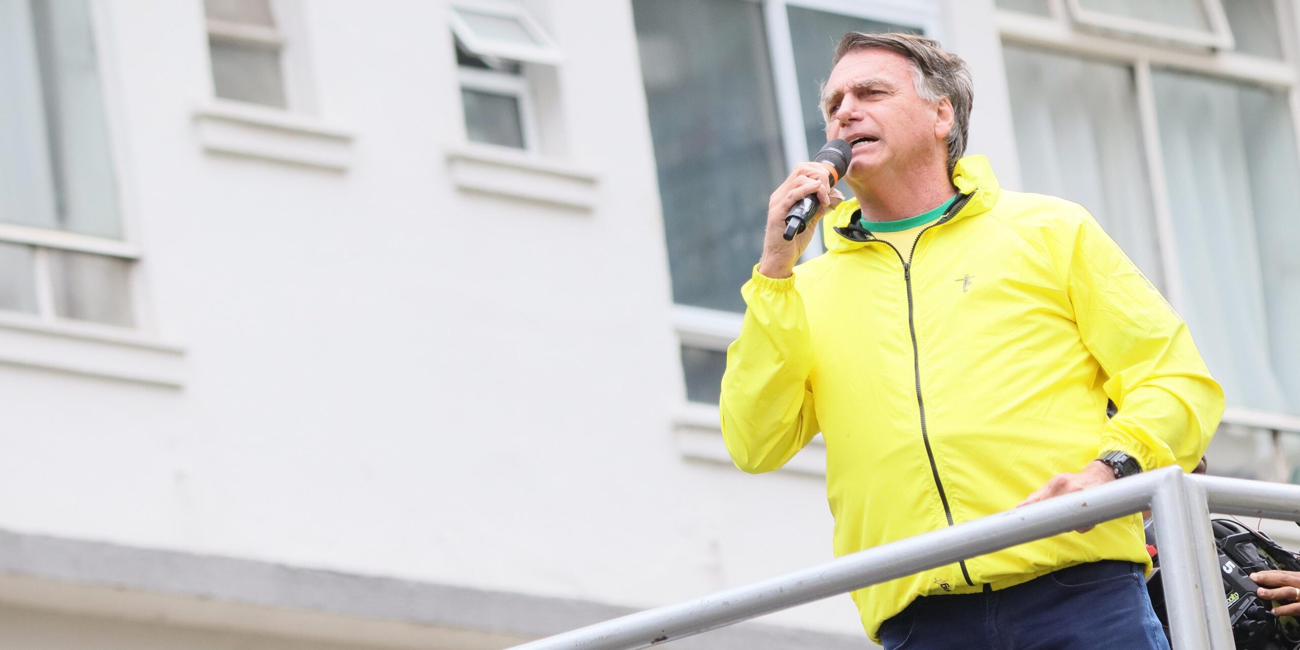 Maioria dos brasileiros defende prisão de Bolsonaro, aponta Datafolha