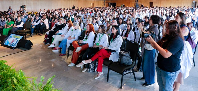 Mais Médicos: 407 profissionais começam a atuar em 22 estados brasileiros