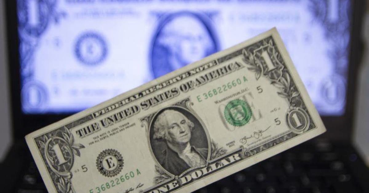 Mercado baixa previsão do dólar em 2025 para R$ 5,90
