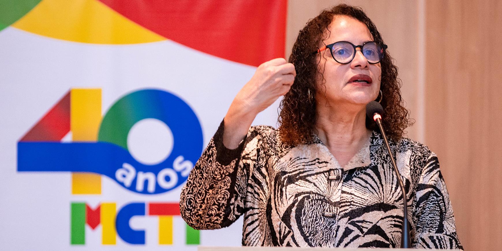 Ministra discute avanços em ciência e tecnologia na Câmara