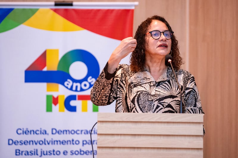 Ministra Luciana Santos