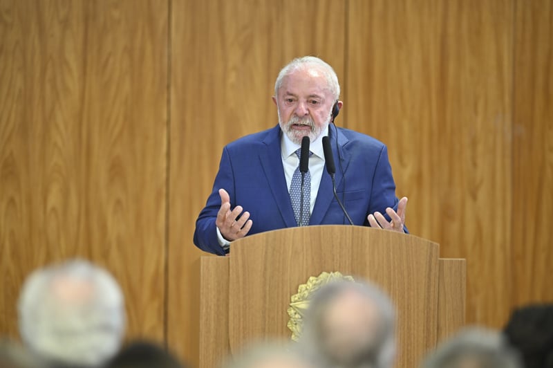 Na presença de Gabriel Boric, Lula ressaltou contrariedade à 