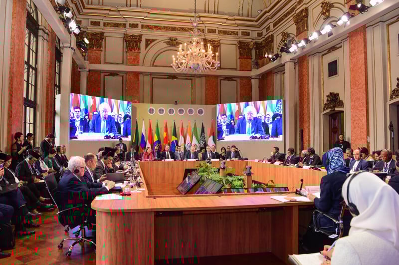 O Ministro Mauro Vieira abre a primeira sessão da Reunião de Chanceleres do Brics.