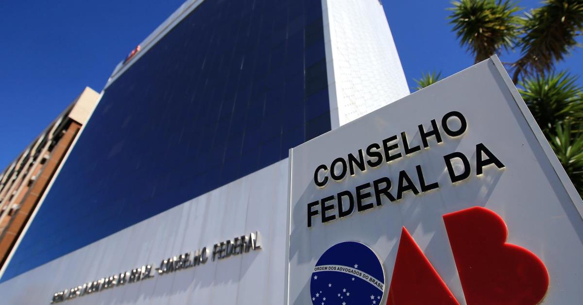 OAB reage à proibição de celular em julgamento da trama golpista