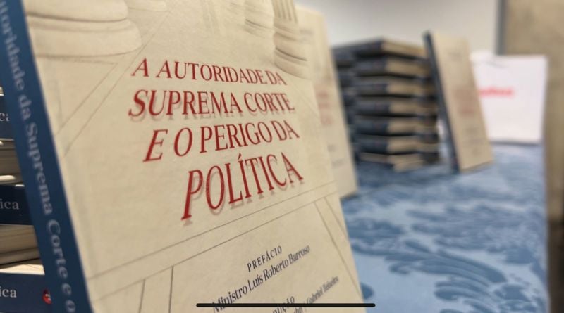 Obra original foi escrita em língua inglesa por Stephen Breyer, ministro da Suprema Corte dos Estados Unidos entre 1994 e 2022.