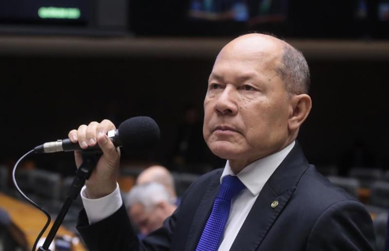 Coronel Chrisóstomo foi o responsável pela colega das assinaturas para a comissão parlamentar de inquérito