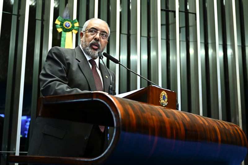 Em discurso, à tribuna, senador Paulo Paim (PT-RS).
