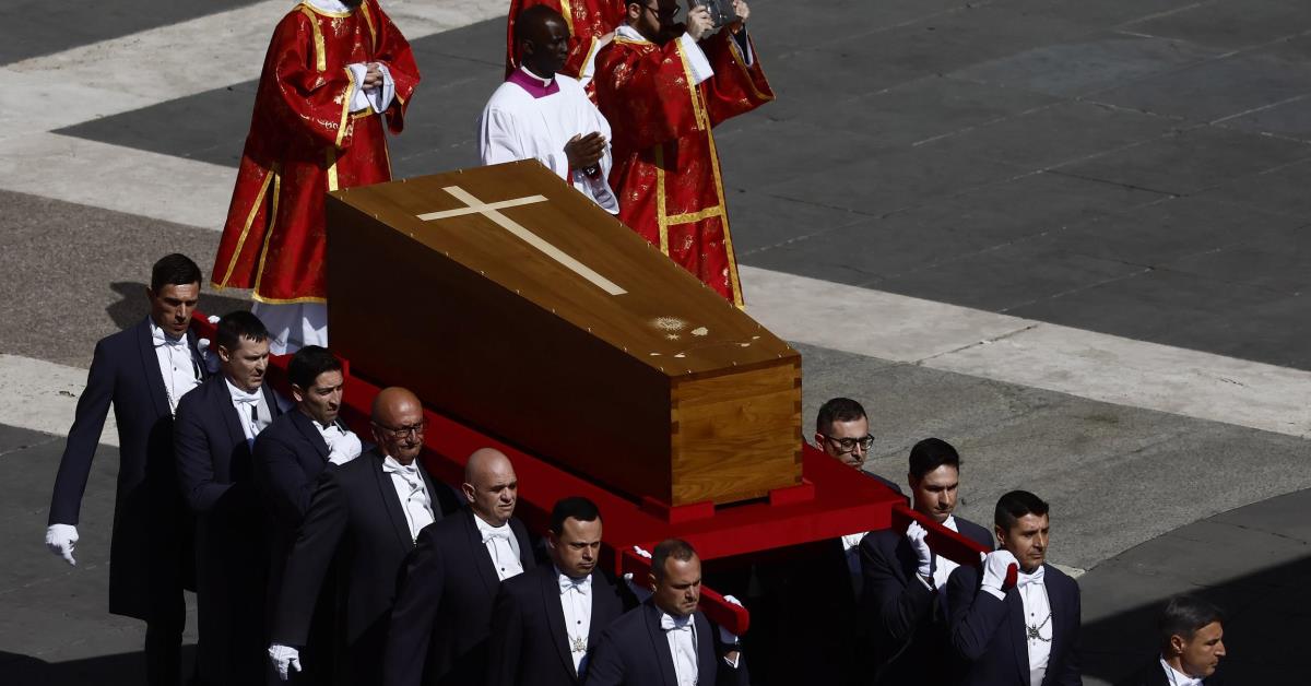 Papa Francisco é enterrado na Basílica de Santa Maria Maior