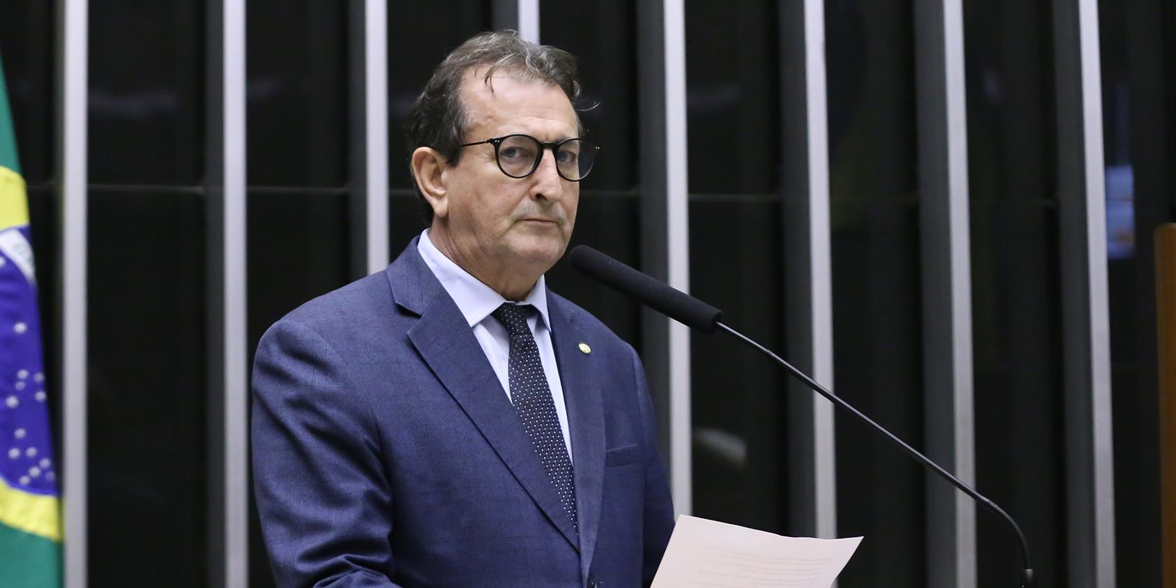 Projeto prevê imposto a produtos que gerem gases poluentes