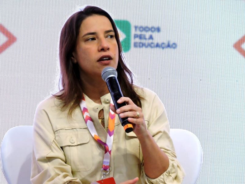 A governadora de Pernambuco, Raquel Lyra, saiu do PSDB em março. Agora, prefeitos eleitos pela legenda também pedem desfiliação.