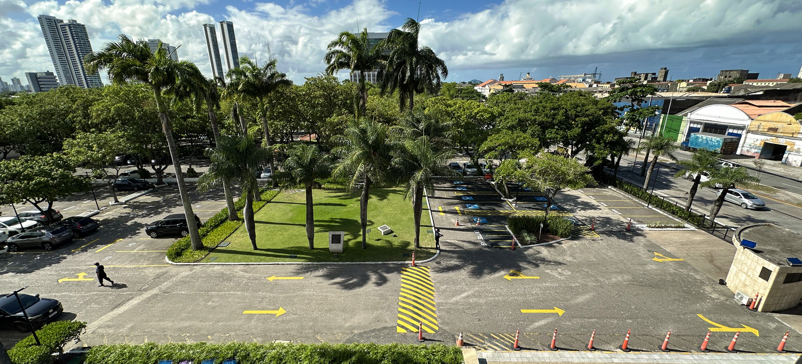 Recuperação da fachada do TRF5 interdita temporariamente vagas de estacionamento 
		Última atualização:  04/04/2025 às 14:31:00