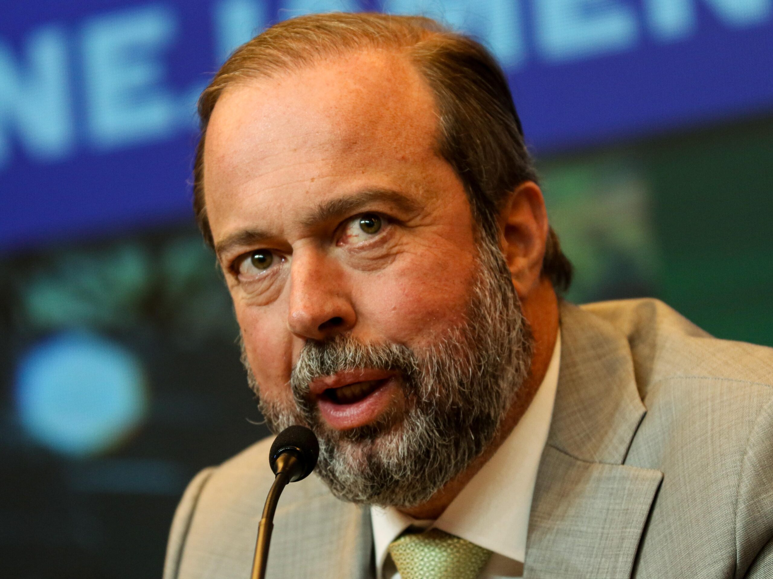 Iniciativa inclui a possibilidade de deixar o consumidor escolher a fonte de energia a ser contratada.