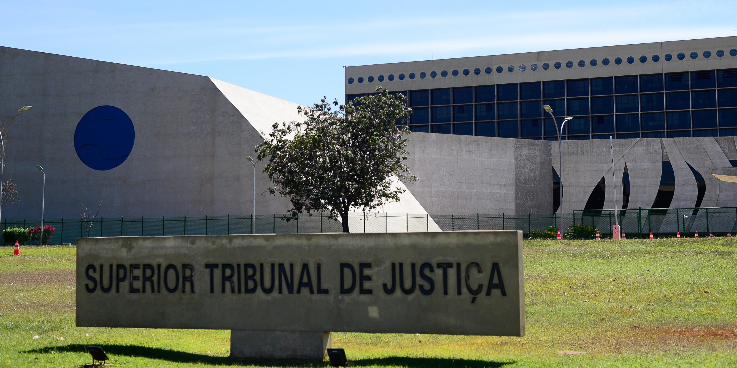 STJ mantém condenação de Arruda e Roriz por corrupção no DF
