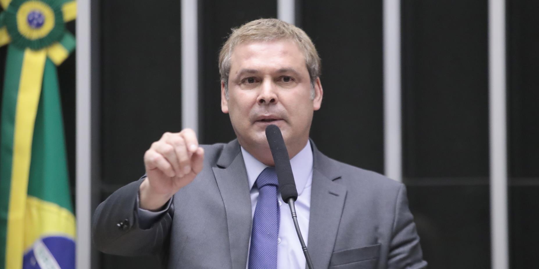 “Vitória da democracia”, diz Lindbergh após ofício de Zanin sobre Ramagem