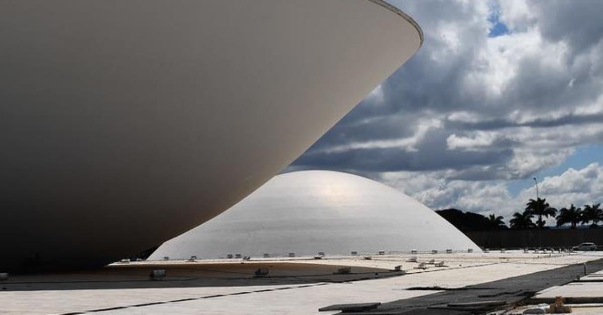 Voto distrital misto: os prós e contras do projeto que Hugo quer votar