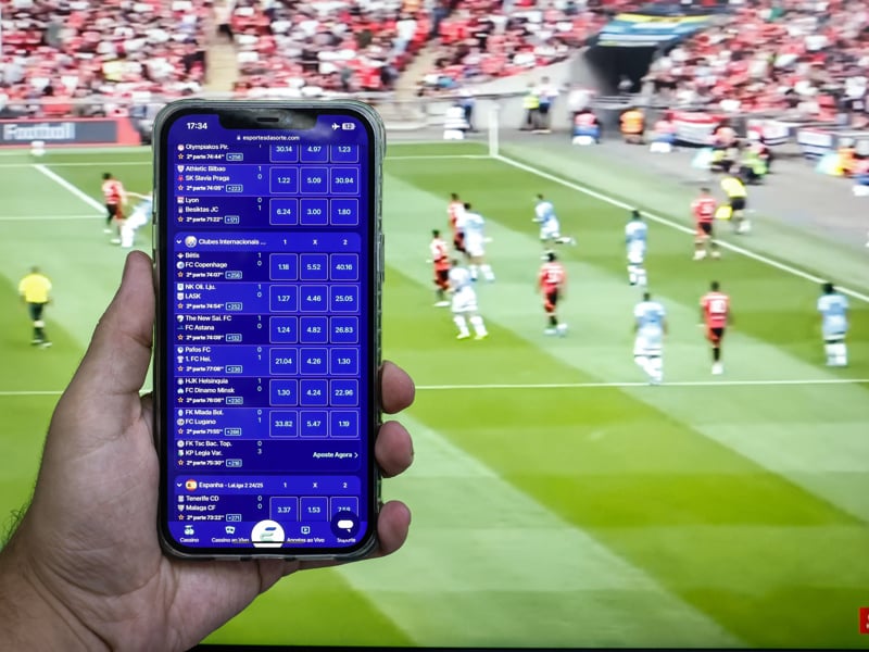 De acordo com o levantamento do Banco Central, o valor médio gasto por beneficiários do Bolsa Família, em agosto, foi de R$ 100.