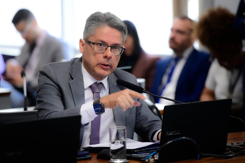 Reforma será analisada na quarta-feira (28) pela CCJ do Senado.