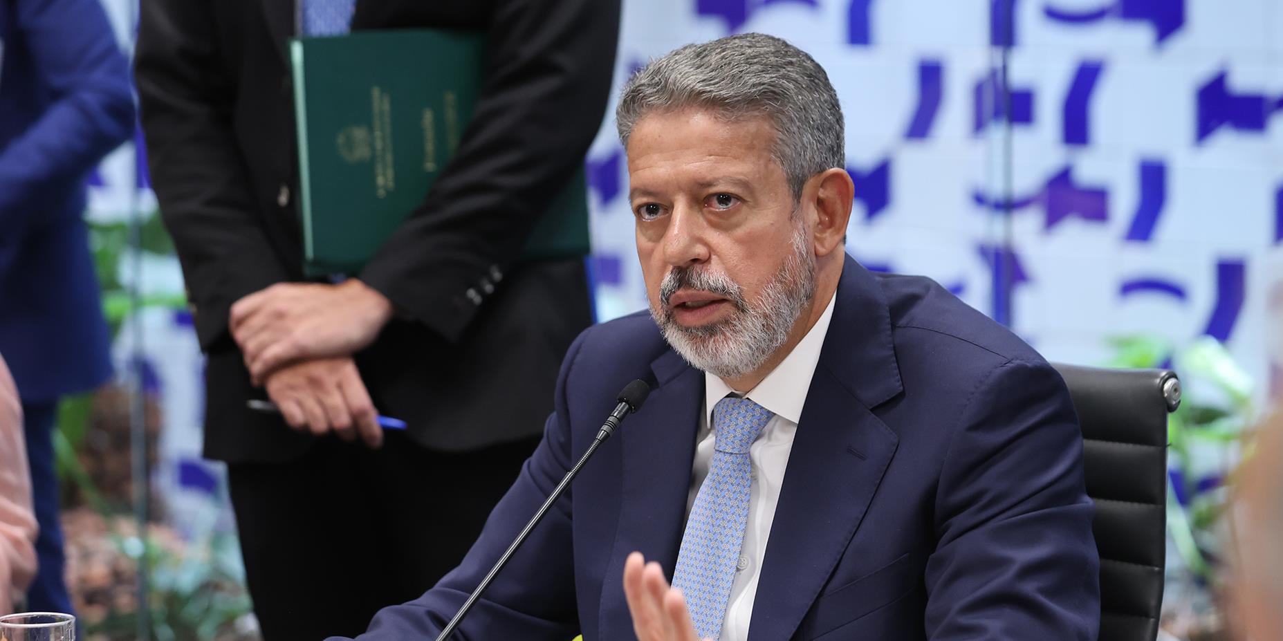 Arthur Lira apresenta plano de trabalho para projeto da isenção do IR