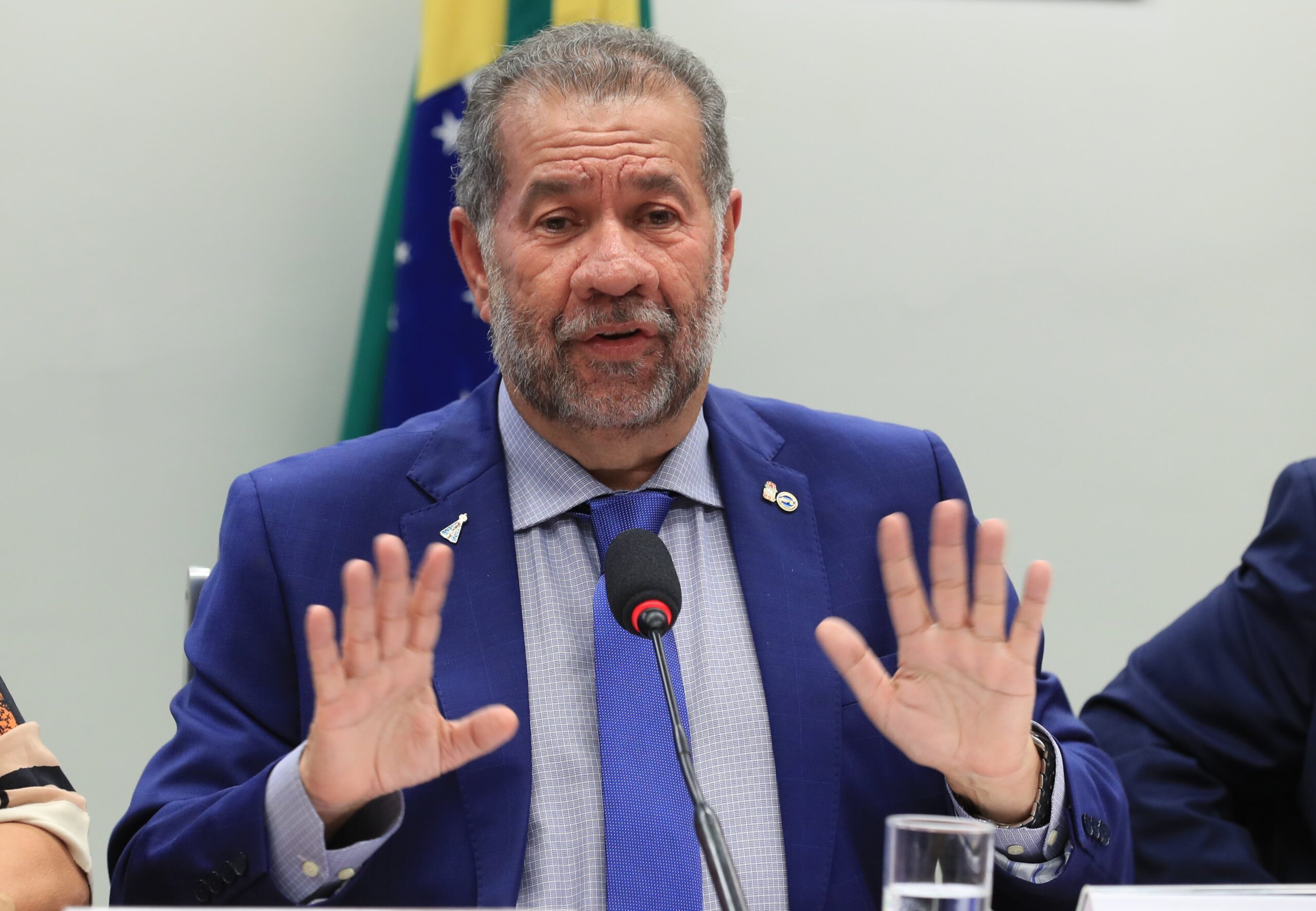 Esquema de fraudes no INSS comprometeu reputação de Carlos Lupi, mostra pesquisa.