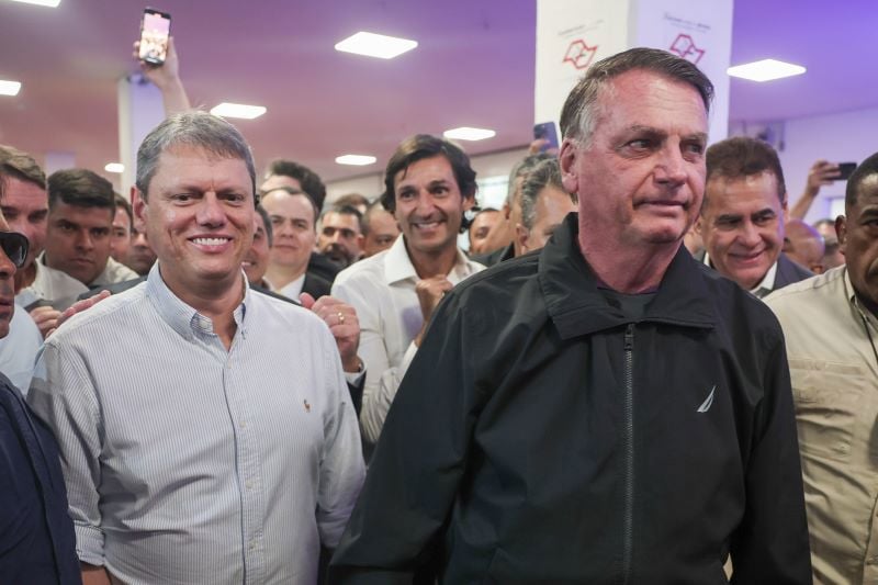 Bolsonaro com o governador de São Paulo, Tarcísio de Freitas, nome cotado para concorrer em 2026.