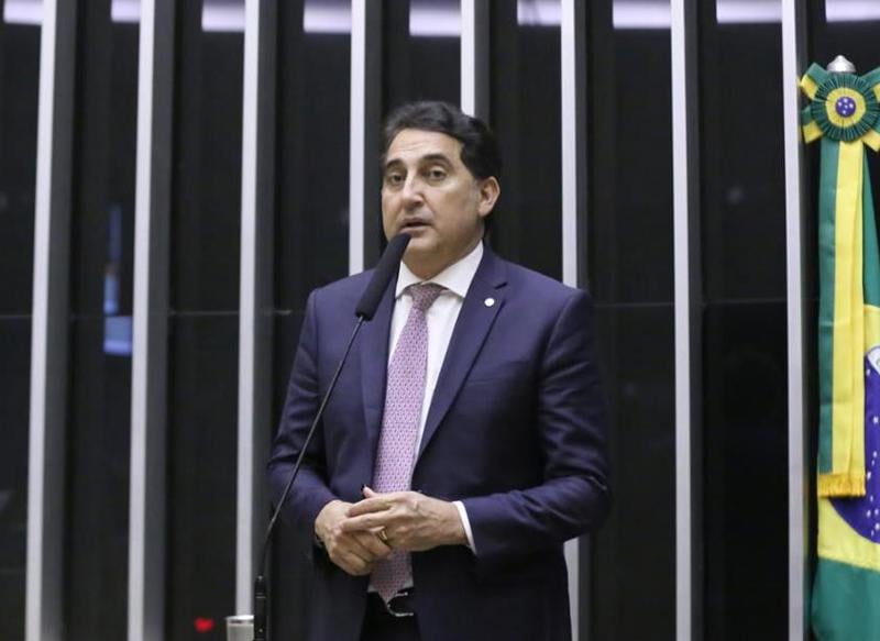 O deputado Gilvan Máximo (Republicanos-DF) é autor do substitutivo do projeto de lei original.