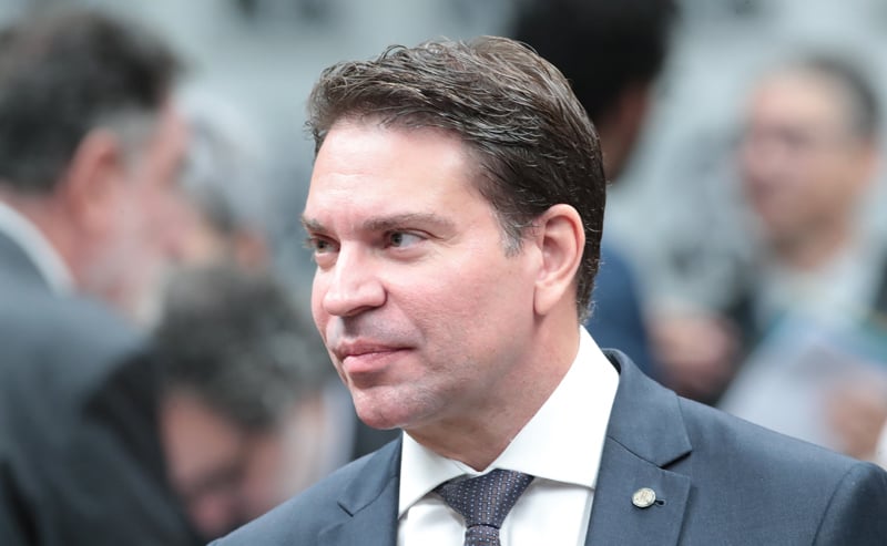 Câmara pede que a ação contra o deputado seja totalmente paralisada até o fim do mandato parlamentar.