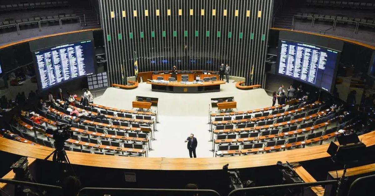 Câmara cria comissão da PEC que parcela dívidas de municípios