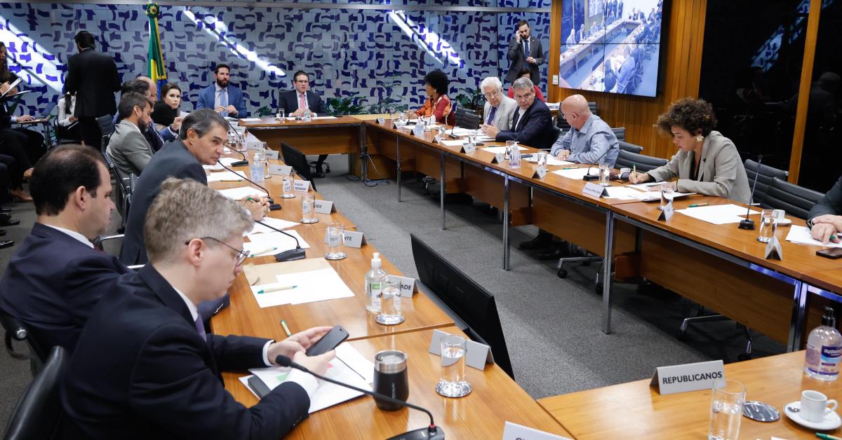 Câmara discute decreto do IOF em reunião de líderes