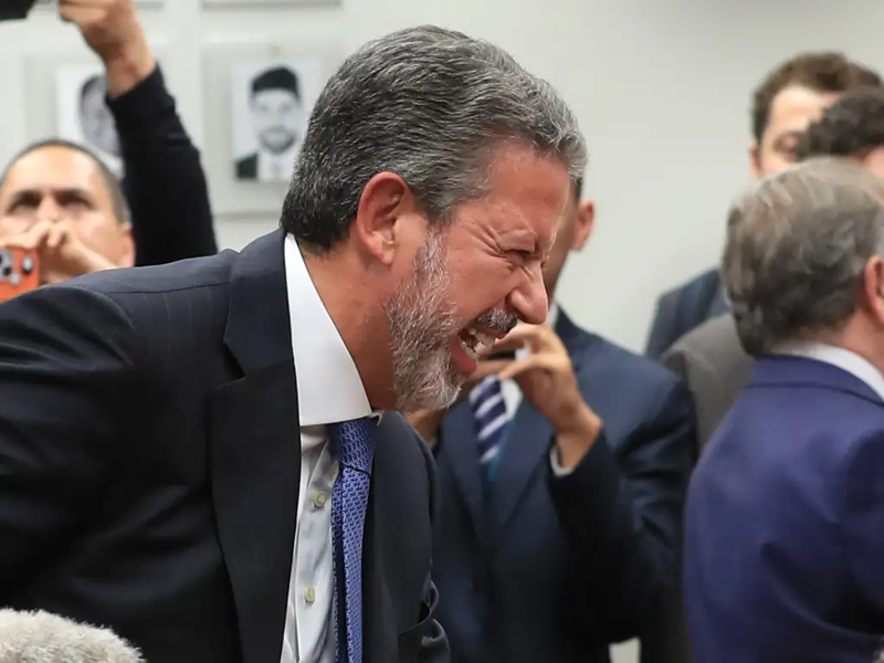 Isenção do IR para quem ganha até R$ 5 mil por mês é relatada pelo ex-presidente da Câmara Arthur Lira..