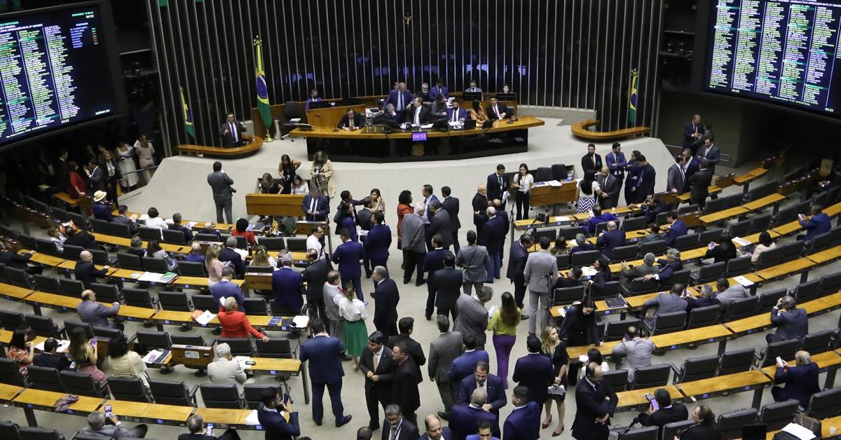 Câmara tenta acordo para votar reajuste de servidores do Executivo