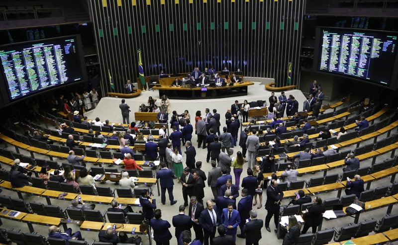 Deputados ainda buscam entendimento para aprovar projeto do governo.