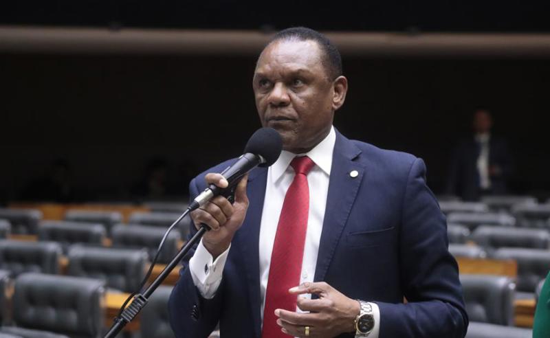 Ossesio Silva é o relator do projeto de lei 1663/23.