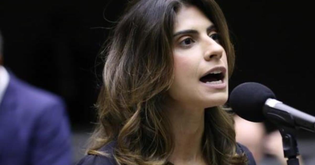 Camila Jara revela diagnóstico de câncer e se licencia para tratamento