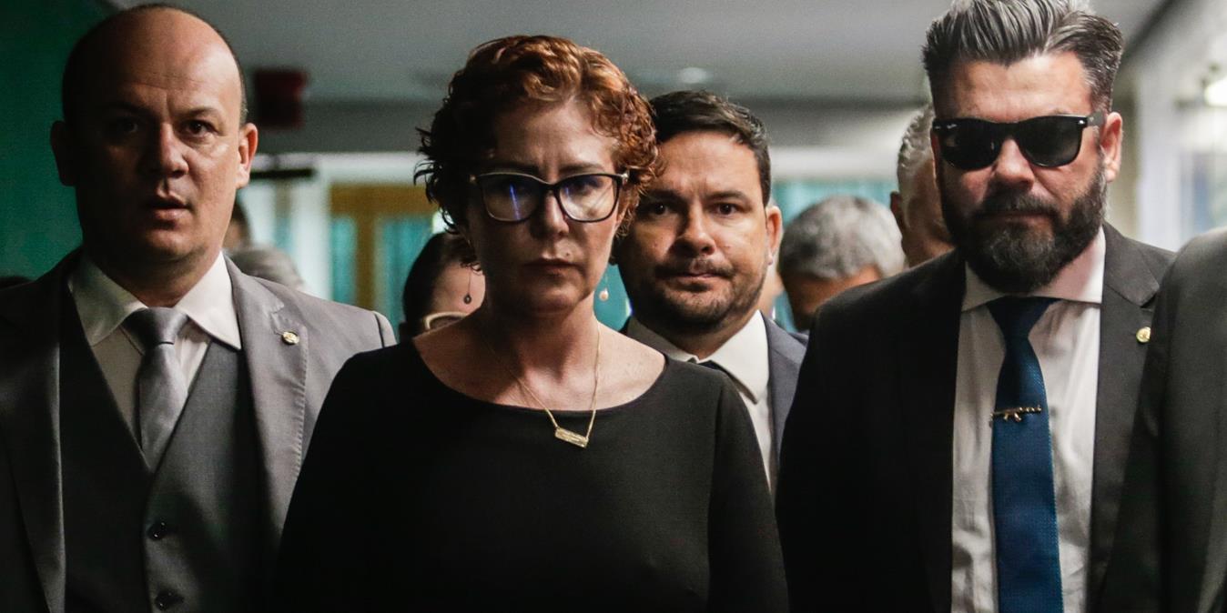 Carla Zambelli alega inocência; deputada ainda é julgada em outro processo no Supremo por perseguir com arma em punho homem na véspera da eleição.