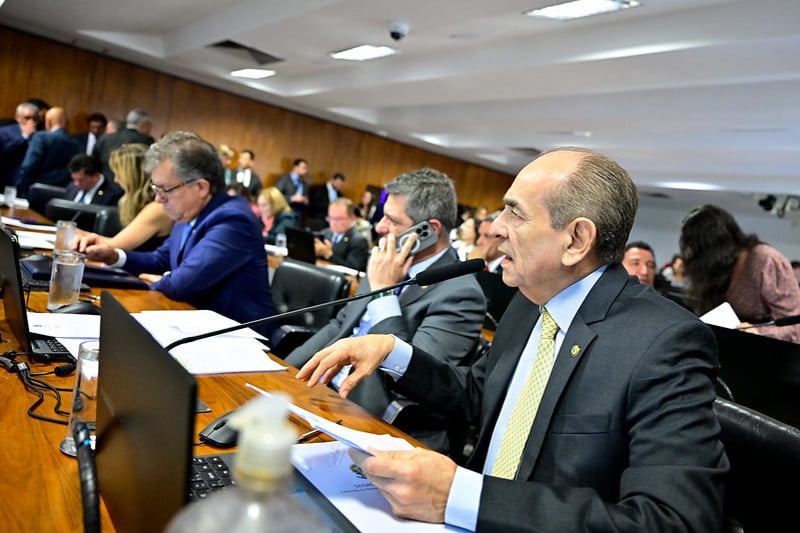 Marcelo Castro discute seu relatório para o novo Código Eleitoral durante reunião da CCJ.