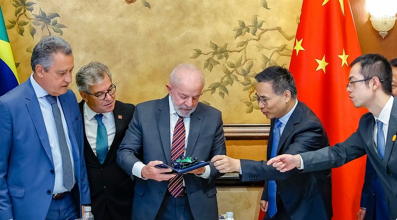 Rui Costa, Jorge Viana e Lula em audiência concedida ao presidente da Envision, Lei Zhang, em Pequim
